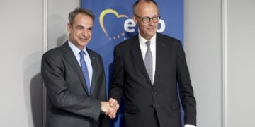 Στο Βερολίνο με βαριά ατζέντα ο Μητσοτάκης