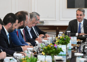 Mitsotakis to regional governors: intensify efforts for ongoing projects by the end of the year