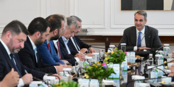 Mitsotakis to regional governors: intensify efforts for ongoing projects by the end of the year