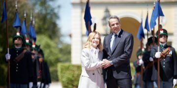 Σε εξέλιξη η συνάντηση Μητσοτάκη