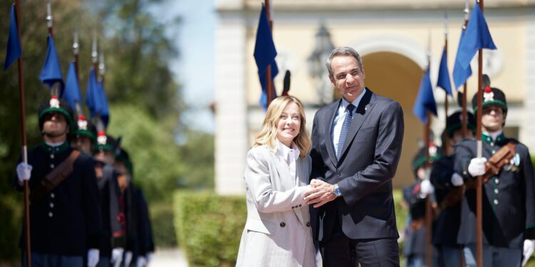 Σε εξέλιξη η συνάντηση Μητσοτάκη