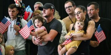 The first group of white South Africans arrives in the US under Trump’s refugee program (videos)