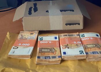 Ηλικιωμένος έριξε σε κάδο ανακύκλωσης ηλεκτρονικών συσκευών κουτί modem που περιείχε… 20.000 ευρώ