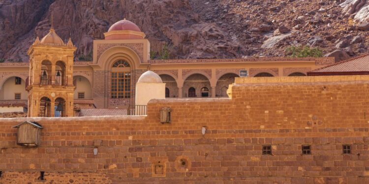 Μονη Σινά: Θολά σημεία, αστερίσκοι και διπλωματικά αγκάθια