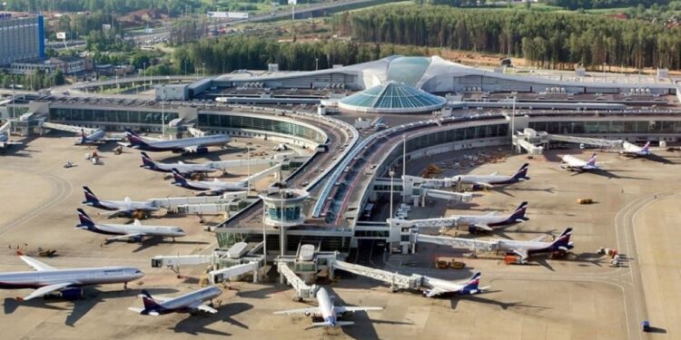 Μόσχα: Ουκρανική επίθεση έκλεισε 4 αεροδρόμια