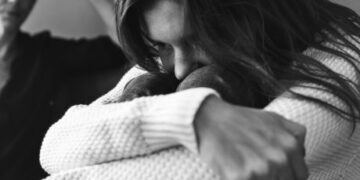 Διέλυσε τον αρραβώνα της όταν έμαθε ότι ο σύντροφός της έχει καρκίνο