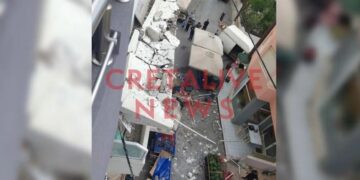 Κρήτη: Τμήμα μπαλκονιού κατέρρευσε επάνω σε πάγκους λαϊκής αγοράς στο Ηράκλειο