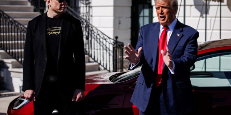 NYT: Ο Έλον Μασκ έπαιρνε κεταμίνη, έκσταση και «μαγικά μανιτάρια» όσο ήταν στο πλευρό του Τραμπ