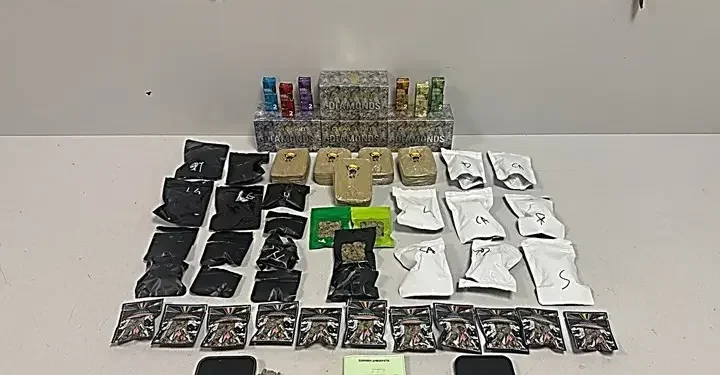 Τα ταχυδρομικά δέματα έκρυβαν ναρκωτικά