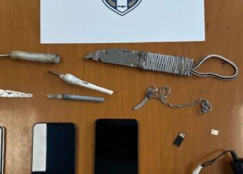 Έφοδος της αστυνομίας στις φυλακές – Εντόπισαν μαχαίρια, λάμες και κινητά τηλέφωνα