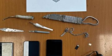 Έφοδος της αστυνομίας στις φυλακές – Εντόπισαν μαχαίρια, λάμες και κινητά τηλέφωνα