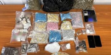 Αττική: 2 συλλήψεις για κατοχή και διακίνηση ναρκωτικών – Εντοπίστηκαν κοκαΐνη, κάνναβη και πάνω από 10.000 δισκία «ecstasy»