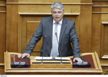 Εσείς που καταγγέλλατε τον ΣΥΡΙΖΑ για μια αντίστοιχη διάταξη, περάσατε νύχτα νόμο για τους συγγενείς και τα παιδιά των πολιτικών