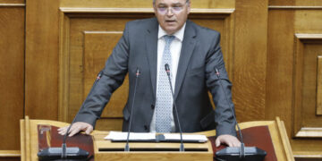 Εσείς που καταγγέλλατε τον ΣΥΡΙΖΑ για μια αντίστοιχη διάταξη, περάσατε νύχτα νόμο για τους συγγενείς και τα παιδιά των πολιτικών