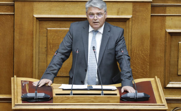 Εσείς που καταγγέλλατε τον ΣΥΡΙΖΑ για μια αντίστοιχη διάταξη, περάσατε νύχτα νόμο για τους συγγενείς και τα παιδιά των πολιτικών