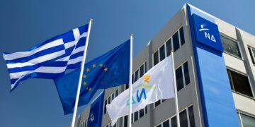 Αποφάσισε να μας θυμίσει εποχές Ινστιτούτου Φλωρεντίας, υιοθετώντας άκριτα θεωρίες συνωμοσίας