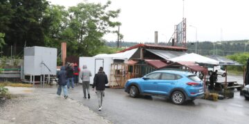 Θεσσσαλονίκη: Ελεύθερη αφέθηκε η 30χρονη που απέβαλε έμβρυο πίσω από καντίνα