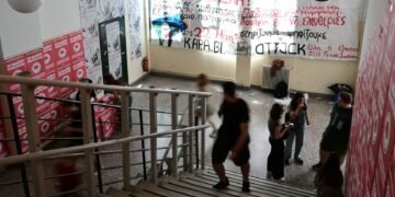 Νέα αστυνομική επέμβαση μετά από ανακατάληψη του κυλικείου