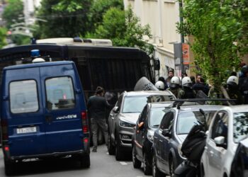 Επιχείρηση της ΕΛ.ΑΣ. σε υπό κατάληψη χώρους (βίντεο)