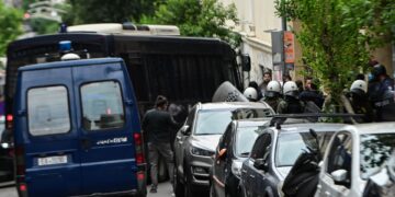 Επιχείρηση της ΕΛ.ΑΣ. σε υπό κατάληψη χώρους (βίντεο)