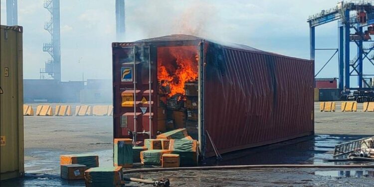 Ουκρανία: Επίθεση σε πλοίο με εμπορευματοκιβώτια στην Οδησσό