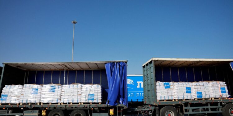 Ο ΟΗΕ προειδοποιεί για κίνδυνο λιμού καθώς η βοήθεια φτάνει σταδιακά στη Γάζα