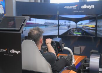 Ραντεβού σε ένα κατάστημα ΟΠΑΠ για μια αυθεντική εμπειρία Formula 1 – Φουλ ταχύτητα και αδρεναλίνη στα ύψη με τον πιο εξελιγμένο προσομοιωτή της ομάδας McLaren F1