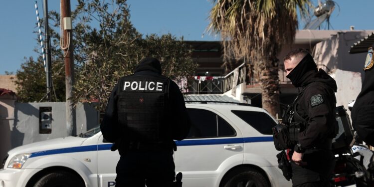 Σε εξέλιξη μεγάλη επιχείρηση της ΕΛ.ΑΣ. στις εργατικές κατοικίες για ναρκωτικά