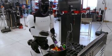 Το ανδροειδές του Ελον Μασκ καθαρίζει, σκουπίζει, μαγειρεύει και κάνει πολλές δουλειές του σπιτιού (βίντεο)