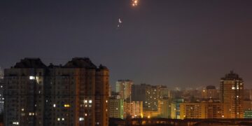 Ρωσική επίθεση στο Κίεβο – Οκτώ τραυματίες