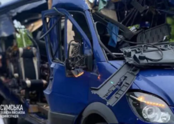 Ρωσική επίθεση σε λεωφορείο στο Σούμι – Τουλάχιστον 9 νεκροί