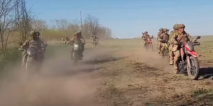 Στρατιωτική μονάδα εφόδου με μοτοσικλέτες