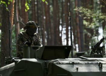 Άρση των περιορισμών στις παραδόσεις όπλων στην Ουκρανία