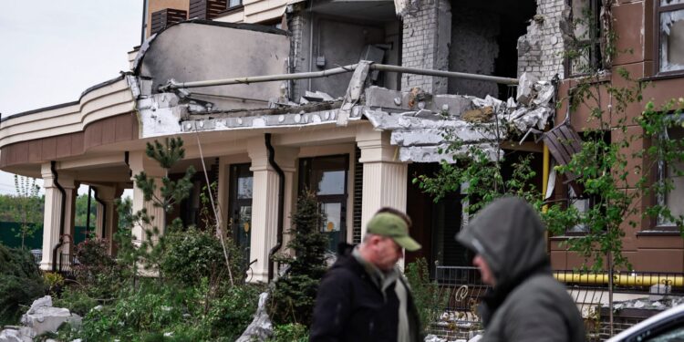 «Πολλοί νεκροί» μετά από ανταλλαγή πυροβολισμών σε πόλη κοντά στο Κίεβο