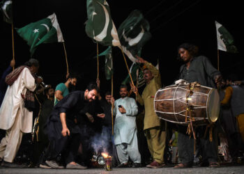 Ινδία-Πακιστάν: Εύθραυστη εκεχειρία παρά τη «σίγαση» των όπλων