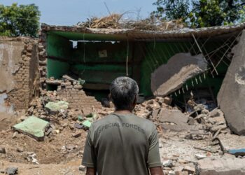 Το Πακιστάν «δεσμεύεται» για τήρηση της εκεχειρίας με την Ινδία, αλλά «θα απαντήσει» στην επιθετικότητα