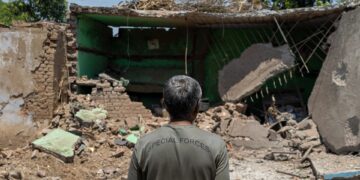 Το Πακιστάν «δεσμεύεται» για τήρηση της εκεχειρίας με την Ινδία, αλλά «θα απαντήσει» στην επιθετικότητα