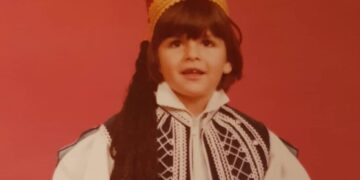 Το γλυκό αγοράκι της φωτογραφίας είναι γνωστός Έλληνας ηθοποιός