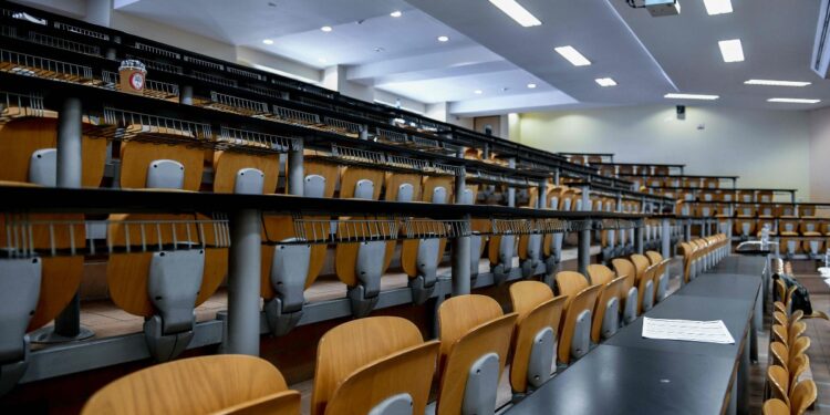 Πανεπιστήμια: Χρηματοδότηση και προσωπικό ζητούν οι πρυτάνεις από την κυβέρνηση