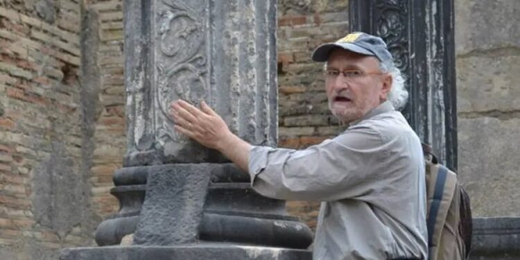 Πέθανε ο αρχαιολόγος που ανακάλυψε τον αρχαιότερο ελληνικό ιππόδρομο