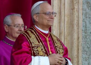 Λέων ΙΔ’: Μήνυμα ειρήνης από τον νέο Πάπα