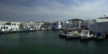 Πάρος: Μηχανική βλάβη στο Super Express