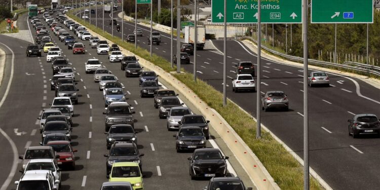 ΕΛΣΤΑΤ: Αύξηση 2,9% στις πωλήσεις αυτοκινήτων τον Απρίλιο
