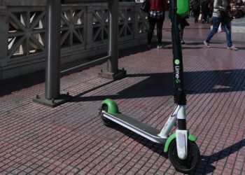 Συνελήφθη 13χρονος που παρέσυρε με πατίνι 11χρονη και την εγκατέλειψε