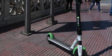 Συνελήφθη 13χρονος που παρέσυρε με πατίνι 11χρονη και την εγκατέλειψε