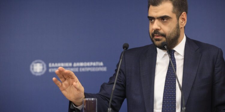 Η αιτίαση ότι ανοίγουμε το παραθυράκι για συμμετοχή συγγενών πολιτικών σε offshore είναι fake news