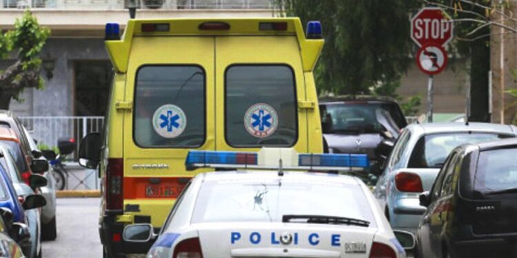 Σκηνές πανικού στο γραφείο Πρόνοιας – Έκοψε τις φλέβες του με χαρτοκόπτη, όταν ενημερώθηκε ότι απουσίαζε η υπάλληλος