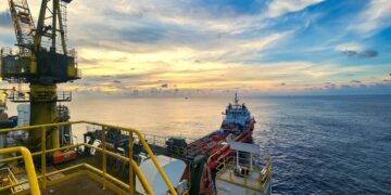 Περού: Πολεμικό πλοίο συγκρούστηκε με εξέδρα άντλησης πετρελαίου στον Αμαζόνιο