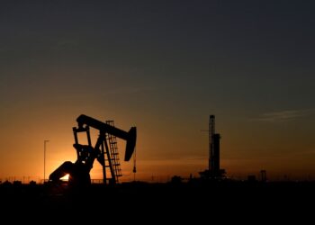 Ο Τραμπ θέλει να υποχωρήσει το πετρέλαιο στα 40-50 δολάρια