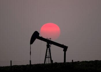 Πέφτουν οι τιμές του πετρελαίου, καθώς ο ΟΠΕΚ «πλημμυρίζει» την αγορά